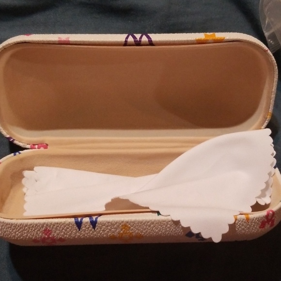 Multicolor Designer Patterned Case - Picture 2 of 3